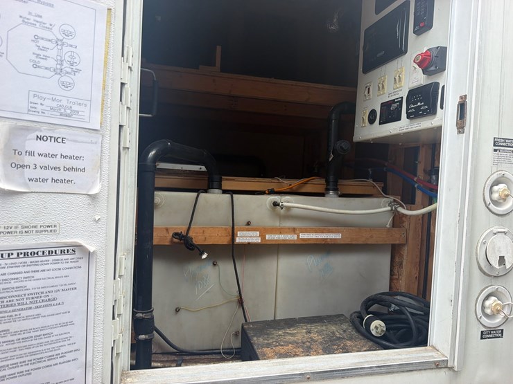 #46944-•-22ft-bathroom-trailer-|-no-title-image-9