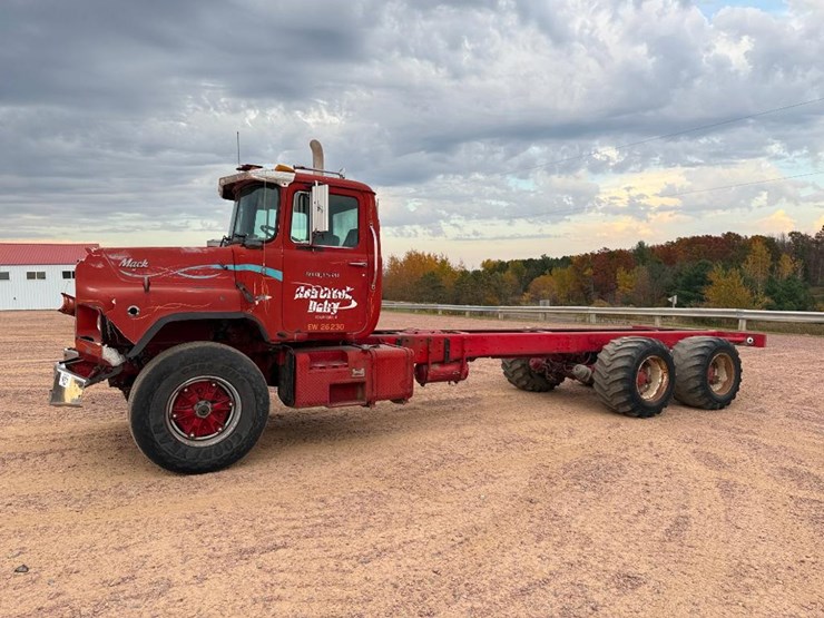 mack-dm690s-image-1