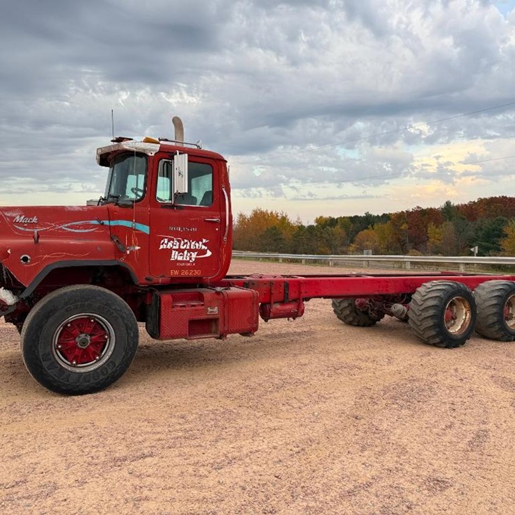 MACK DM690S