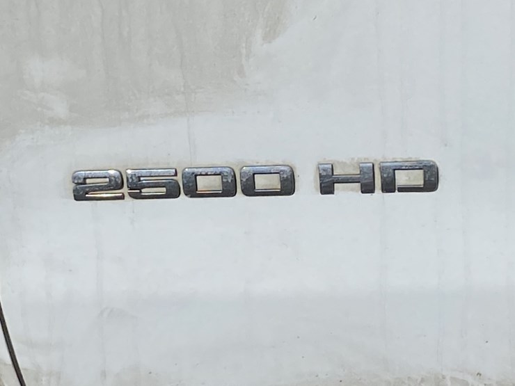 2016-chevrolet-silverado-2500-image-10