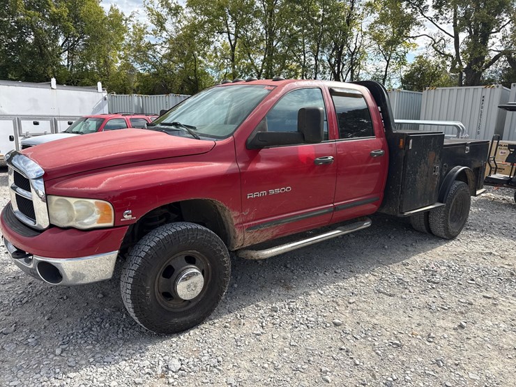 2005-dodge-3500-image-1