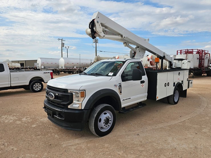 2021-ford-f550-image-2