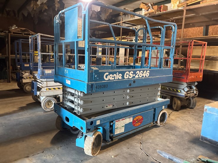 #154-•-genie-gs-2646-electric-scissor-lift-image-1