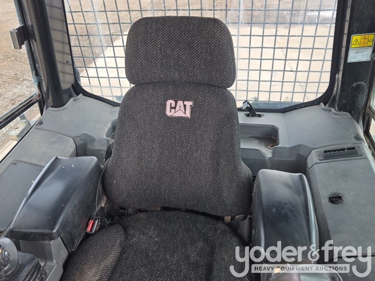 2014-caterpillar-d5k2-lgp-image-52