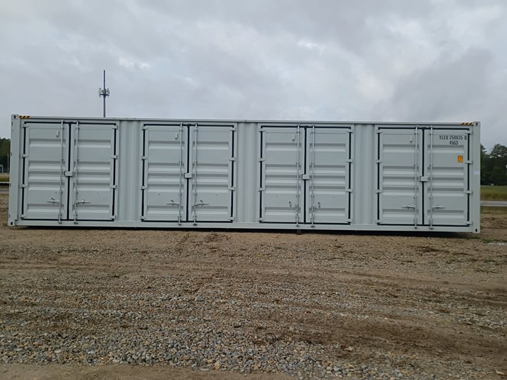 #l110-000-•-40ft-container-[damaged]-image-1