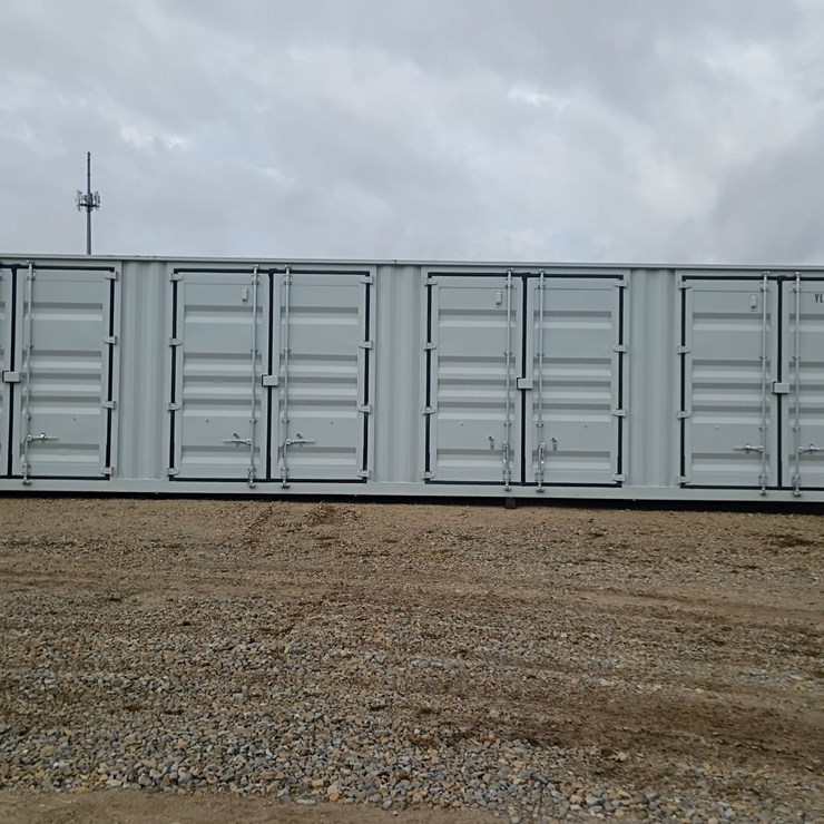 #L110-000 • 40ft Container [damaged]