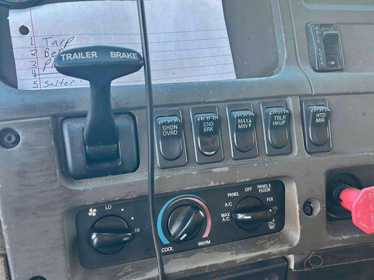 2004-sterling-l9500-image-47