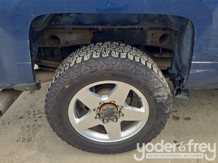 2015-chevrolet-silverado-2500-image-12