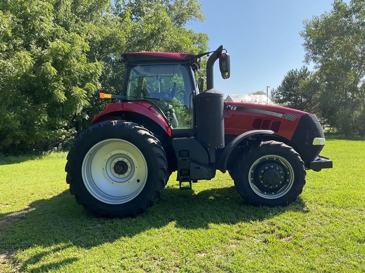 2020-case-ih-magnum-200-image-4