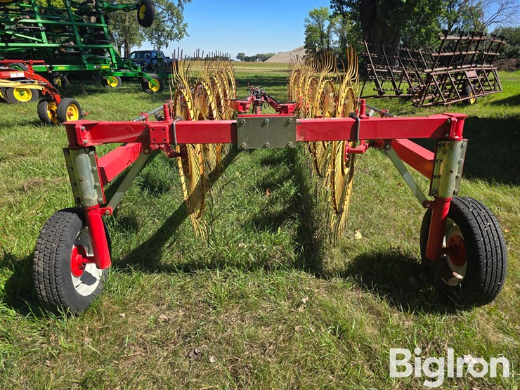 tonutti-v12-12-wheel-v-rake-image-6