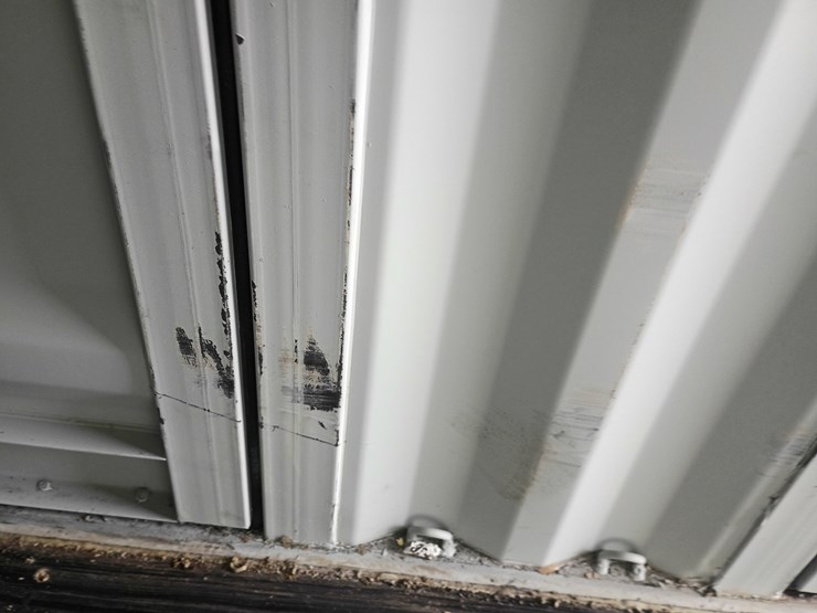 #l110-000-•-40ft-container-[damaged]-image-31