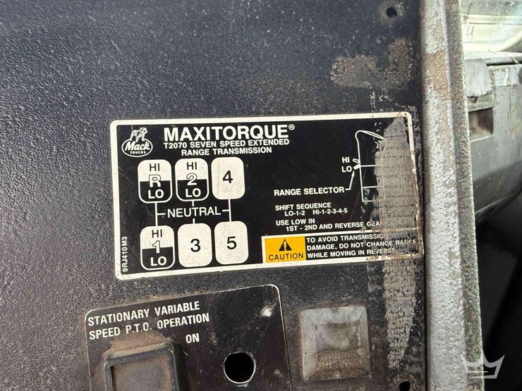 2000-mack-rd690s-warren-17/19yd.-tri-axle-dump-truck-image-35