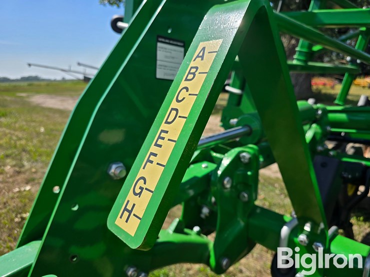 2022-john-deere-2430-image-17