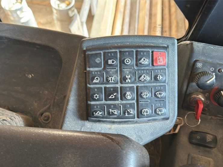 2007-deere-444j-image-39