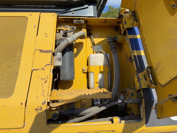 2014-komatsu-d61ex-23-image-29