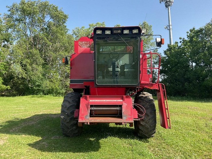 2011-case-ih-1640-image-2