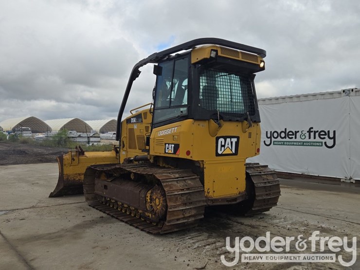 2014-caterpillar-d5k2-lgp-image-3