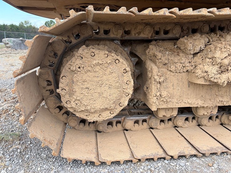 caterpillar-320-image-17
