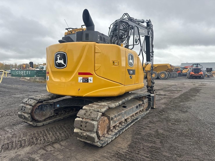 2023-deere-135-p-tier-image-8