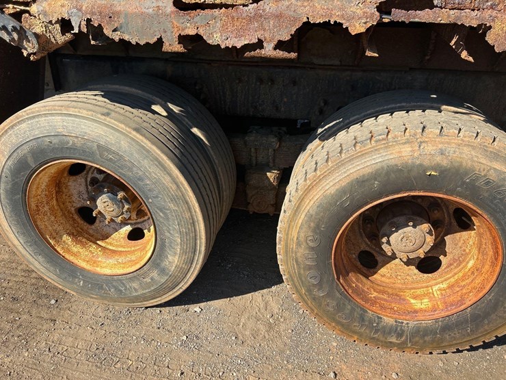 2004-sterling-l9500-image-39