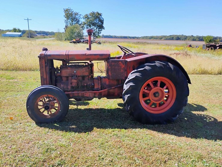 1930-allis-chalmers-model-u-image-1