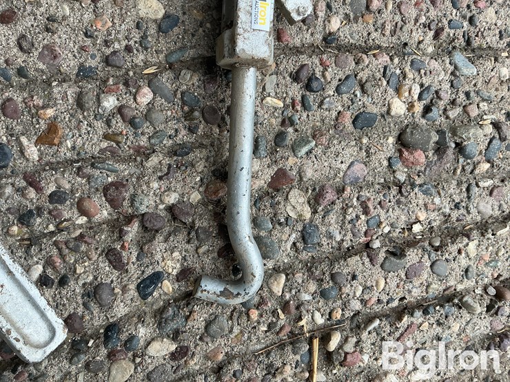 metal-t-rail-band-dual-clamps-image-9