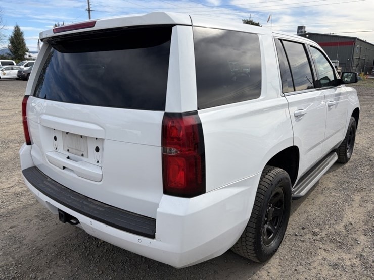2016-chevrolet-tahoe-image-4