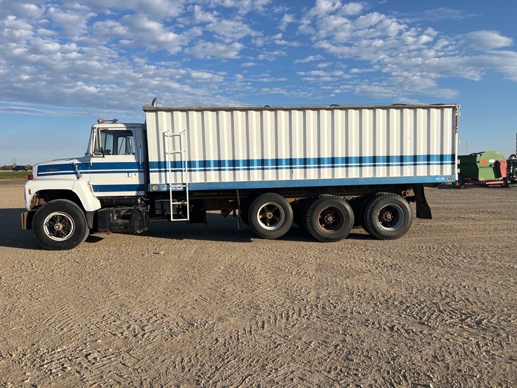 1991-ford-l9000-image-9