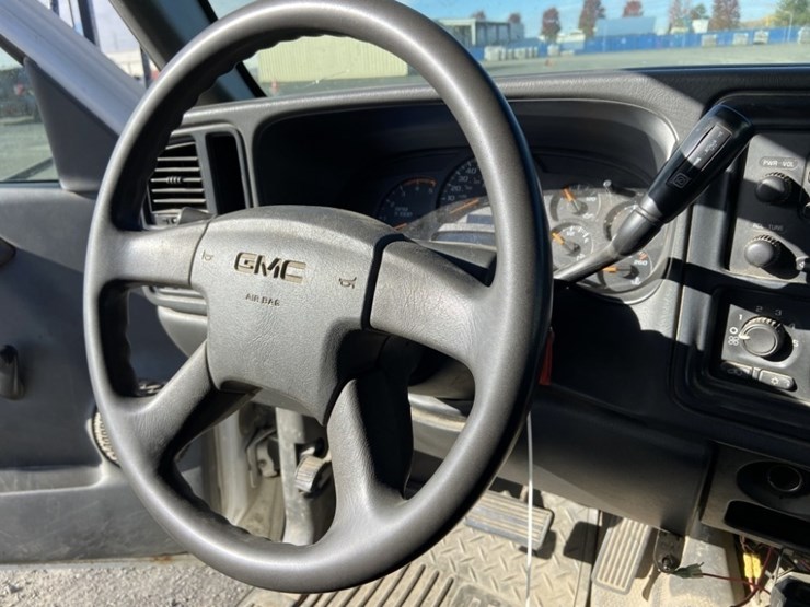 2004-gmc-sierra-3500-image-21