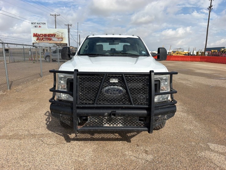 2021-ford-f350-image-2