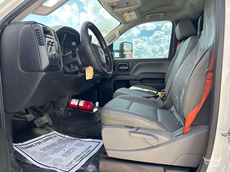 2019-international-cv515-s/a-landscape-dump-truck-image-11