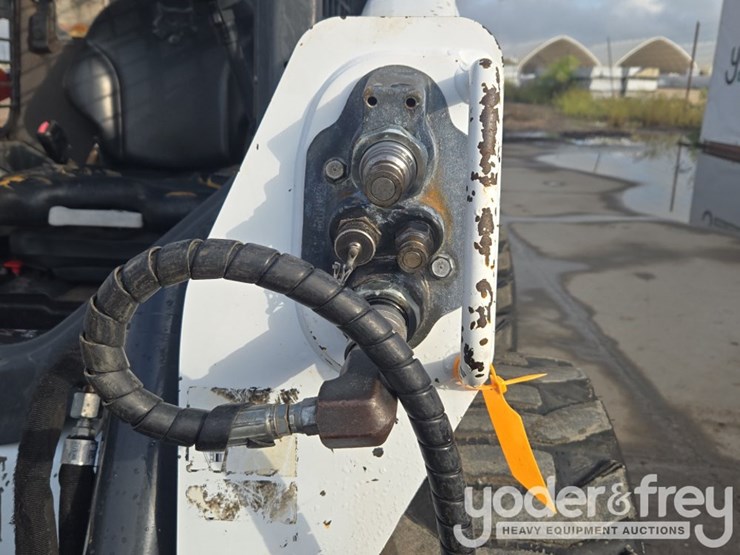 2017-bobcat-s590-image-24