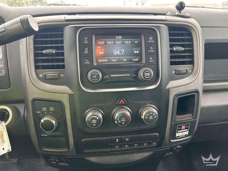2018-ram-5500-4x4-palfinger-stake-bed-gas-cylinder-delivery-truck-image-19