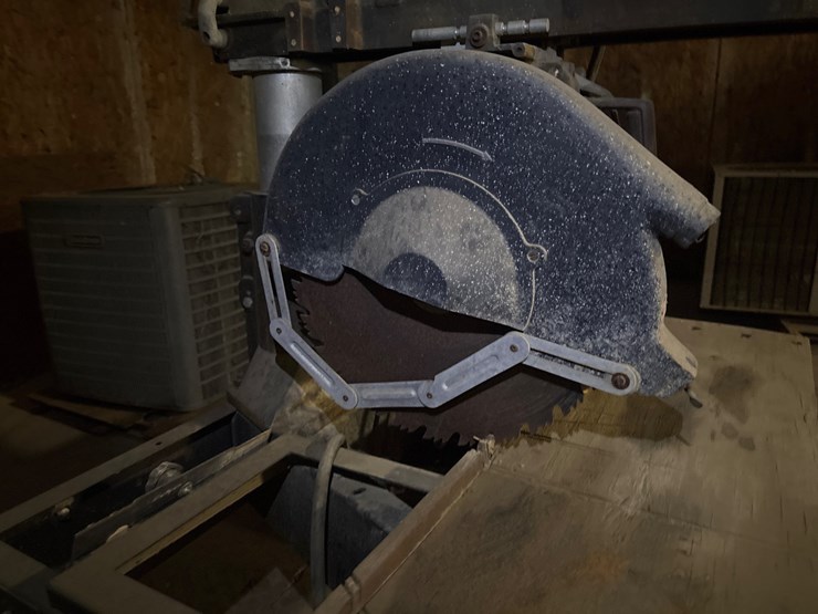#167-•-dewalt-radial-arm-saw-on-metal-stand-image-2