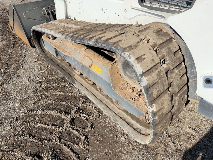2023-bobcat-t740-image-15