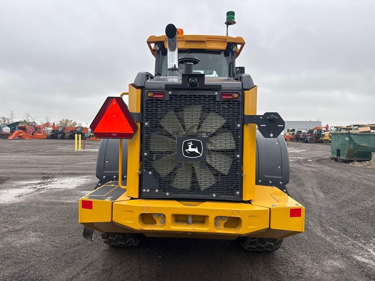 2024-john-deere-624-image-5