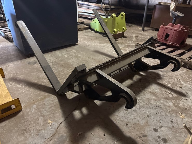 #182-•-pallet-fork-carriage-attachment-with-quick-attach-hooks-image-4