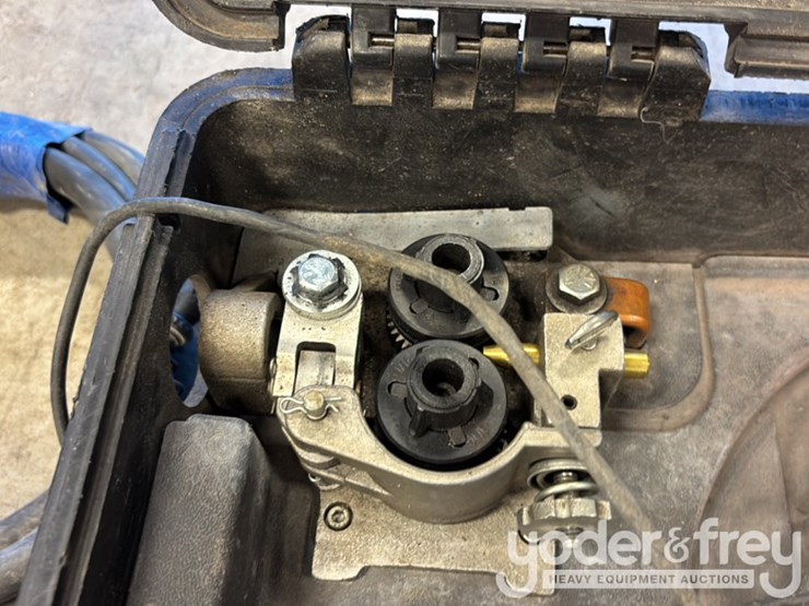 miller-extreme-12vs-suitcase-welder-image-3