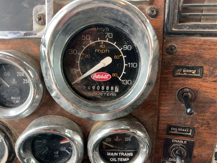peterbilt-330-image-30