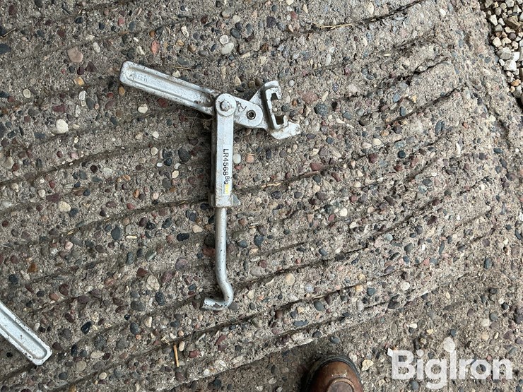 metal-t-rail-band-dual-clamps-image-6