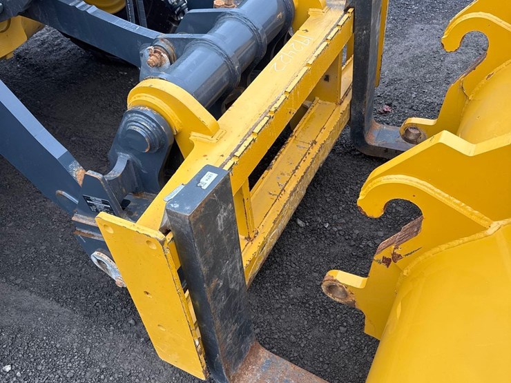 2024-john-deere-624-image-14