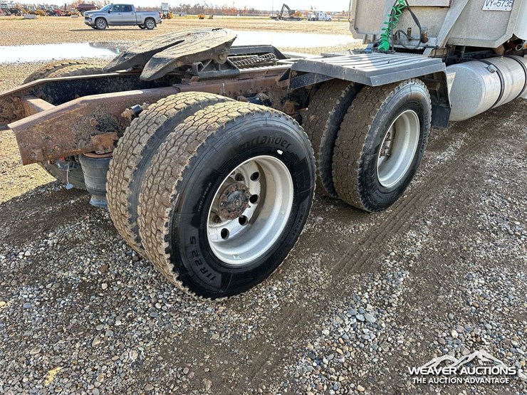 2012-freightliner-coronado-122-image-58