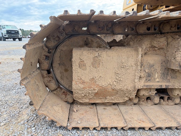 caterpillar-320-image-7