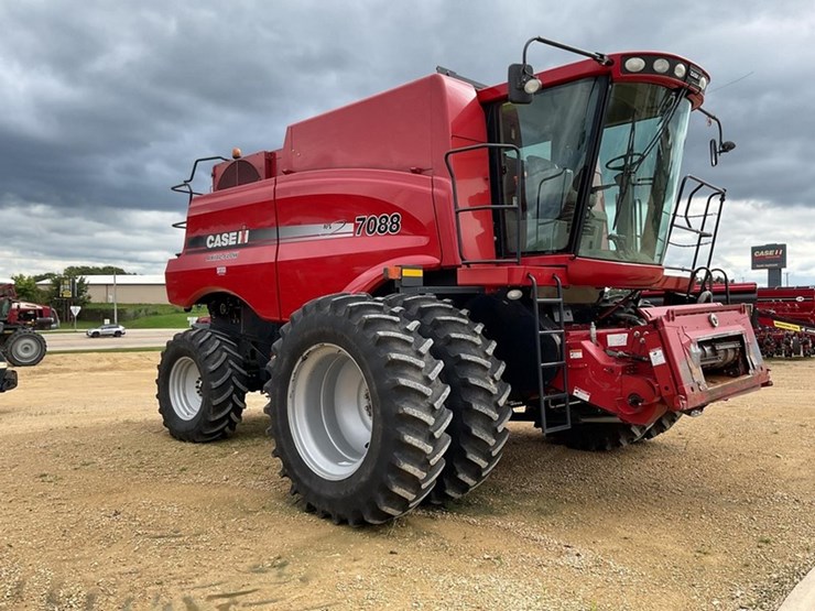 2010-case-ih-7088-image-3