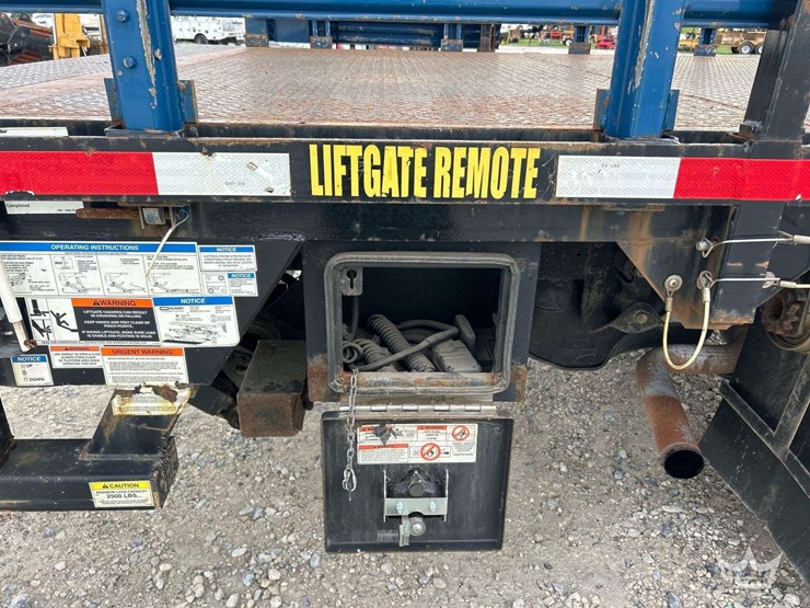 2018-ram-5500-4x4-palfinger-stake-bed-gas-cylinder-delivery-truck-image-37
