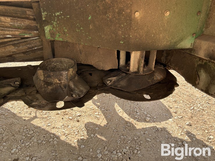 2020-john-deere-956-image-10