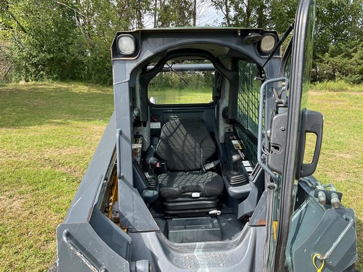 2010-deere-318d-image-16