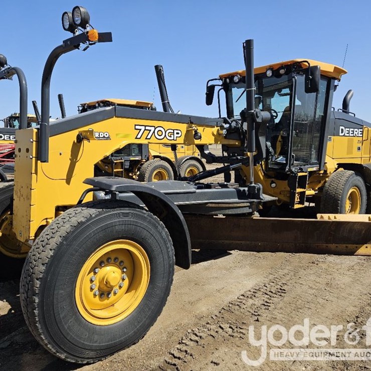 2020 DEERE 770GP