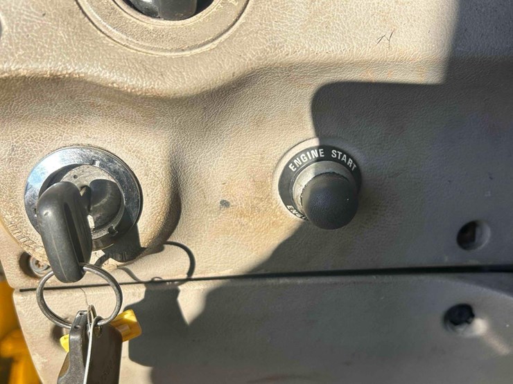 2004-sterling-l9500-image-56