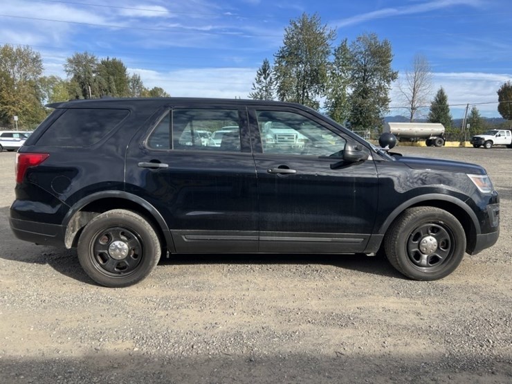 2018-ford-explorer-image-3